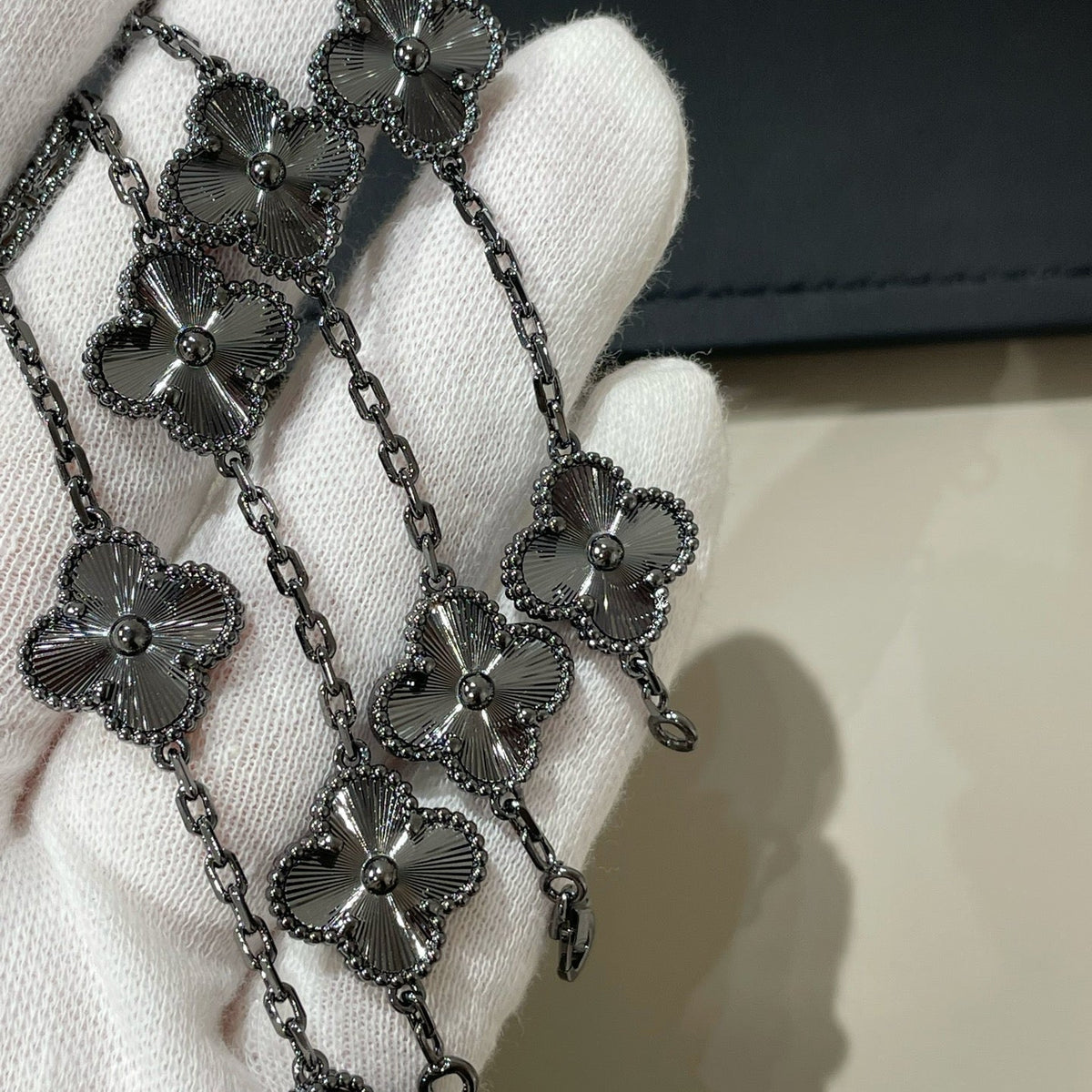 [OAKJURI Jewelry JEWELRY]CLOVER 5 MOTIF BLACK BRACELET