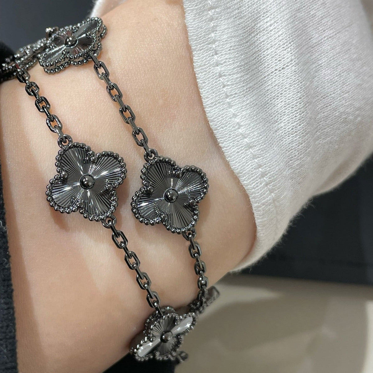 [OAKJURI Jewelry JEWELRY]CLOVER 5 MOTIF BLACK BRACELET