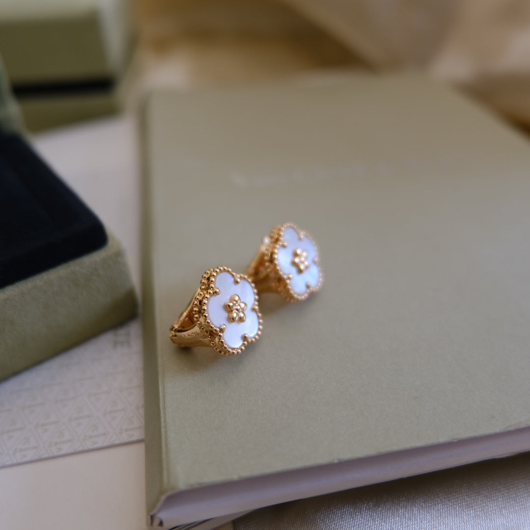 [OAKJURI Jewelry]LUCKY PINK GOLD WHITE MOP EARRINGS