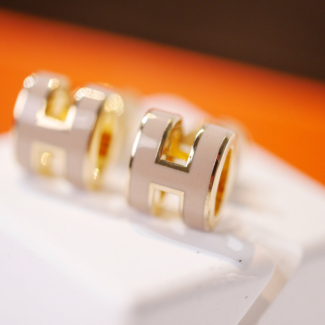 [OAKJURI Jewelry]MINI POP H GOLD EARRINGS GREY