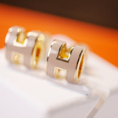 [OAKJURI Jewelry]MINI POP H GOLD EARRINGS GREY
