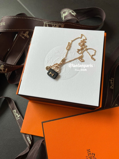 [OAKJURI Jewelry]CONSTANCE BLACK PEDANT PINK GOLD NECKLACE