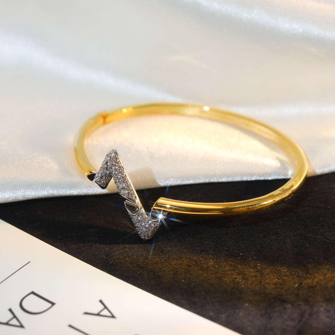 [OAKJURI Jewelry]VOLTE UPSITE DOWN GOLD DIAMOND BRACELET