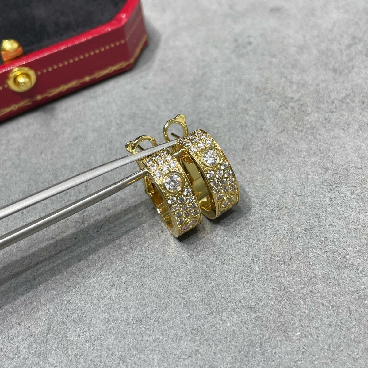 [OAKJURI Jewelry] LOVE 5.5MM DIAMOND PAVED EARRINGS
