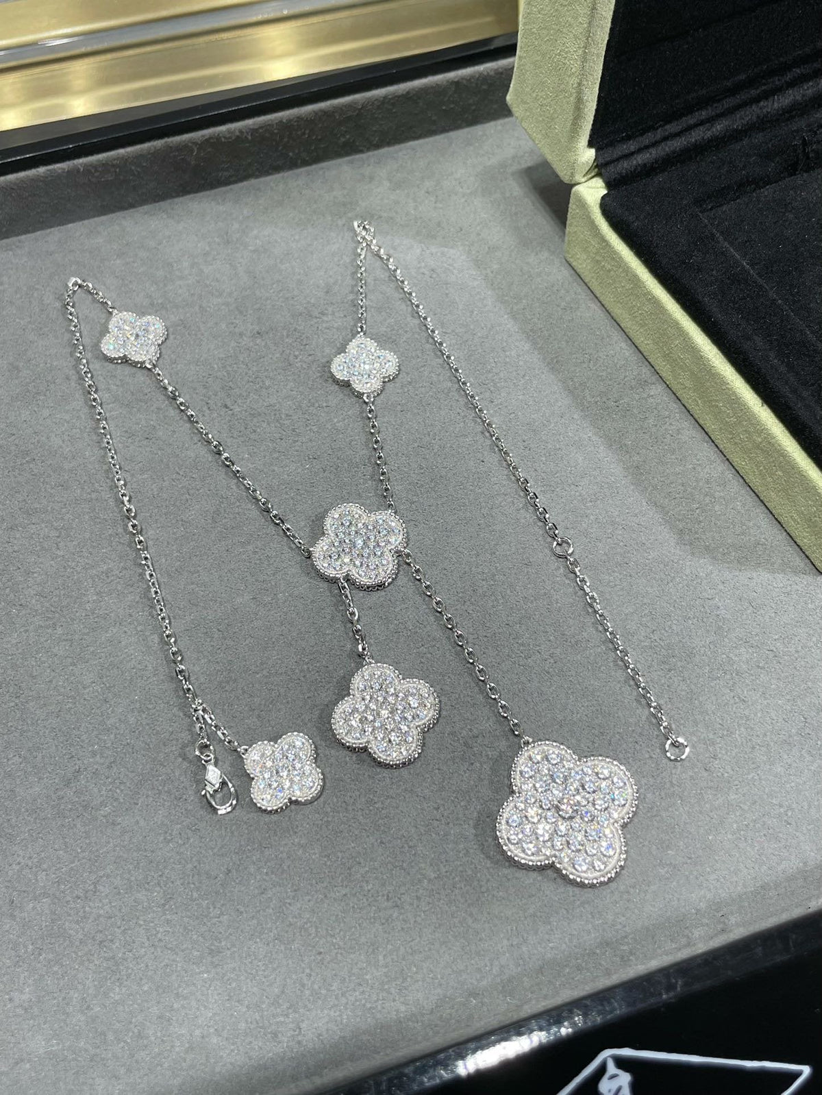 [OAKJURI Jewelry]CLOVER 6 MOTIF DIAMOND PAVED NECKLACE