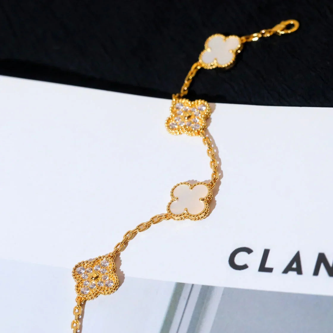 [OAKJURI Jewelry]CLOVER WHITE PEARL MOP 5 MOTIF BRACELET COLLECTION