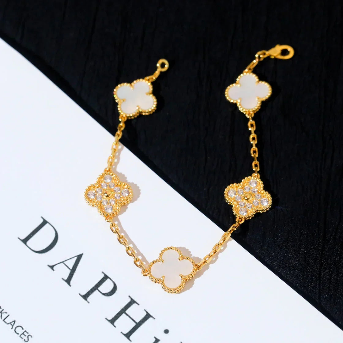 [OAKJURI Jewelry]CLOVER WHITE PEARL MOP 5 MOTIF BRACELET COLLECTION