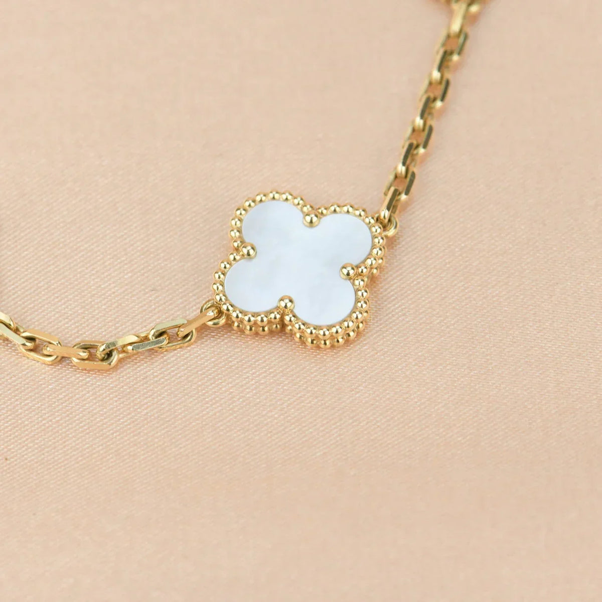 [OAKJURI Jewelry]CLOVER WHITE PEARL MOP 5 MOTIF BRACELET COLLECTION
