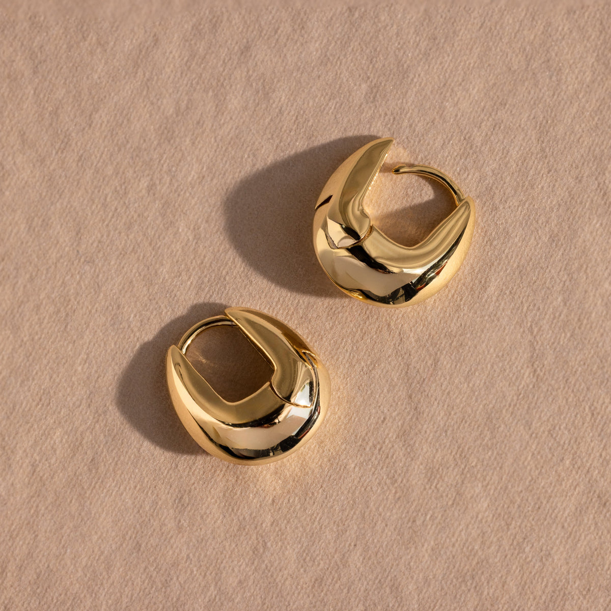 Bold Oval Huggies