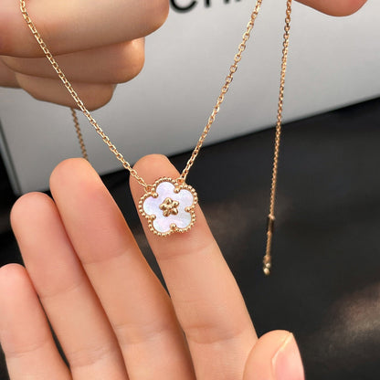 [OAKJURI Jewelry]LUCKY  WHITE MOP  PLUM BLOSSOM NECKLACE