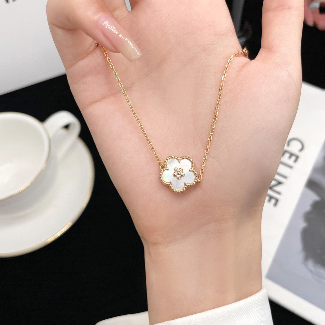 [OAKJURI Jewelry]LUCKY WHITE MOP PLUM BLOSSOM  BRACELET