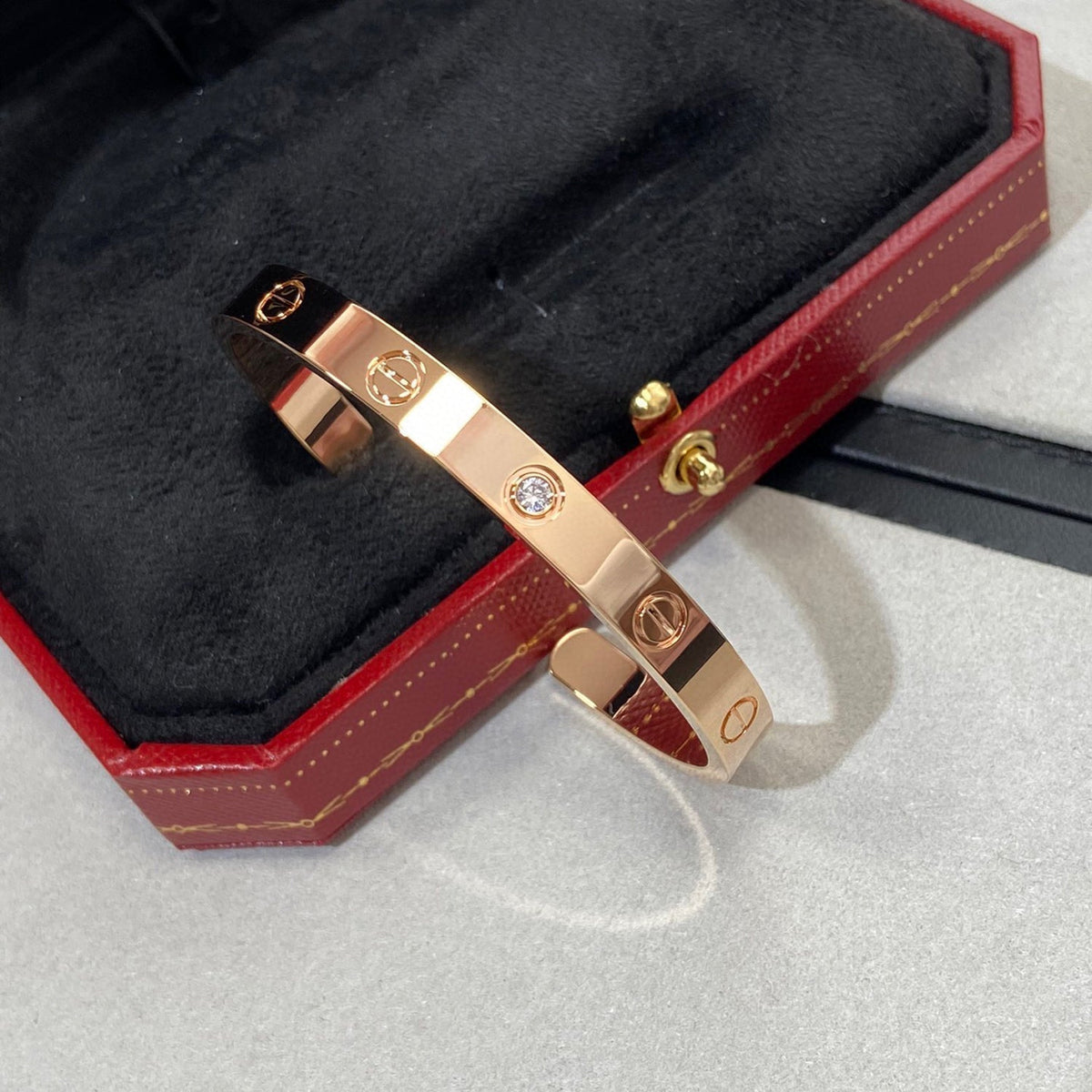 [OAKJURI Jewelry] LOVE BRACELET 6.1MM 1 DIAMOND OPEN CUFF