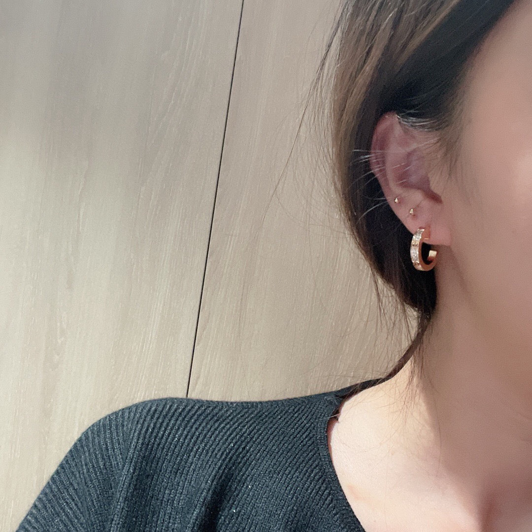 [OAKJURI Jewelry] LOVE 5.5MM DIAMOND PAVED EARRINGS