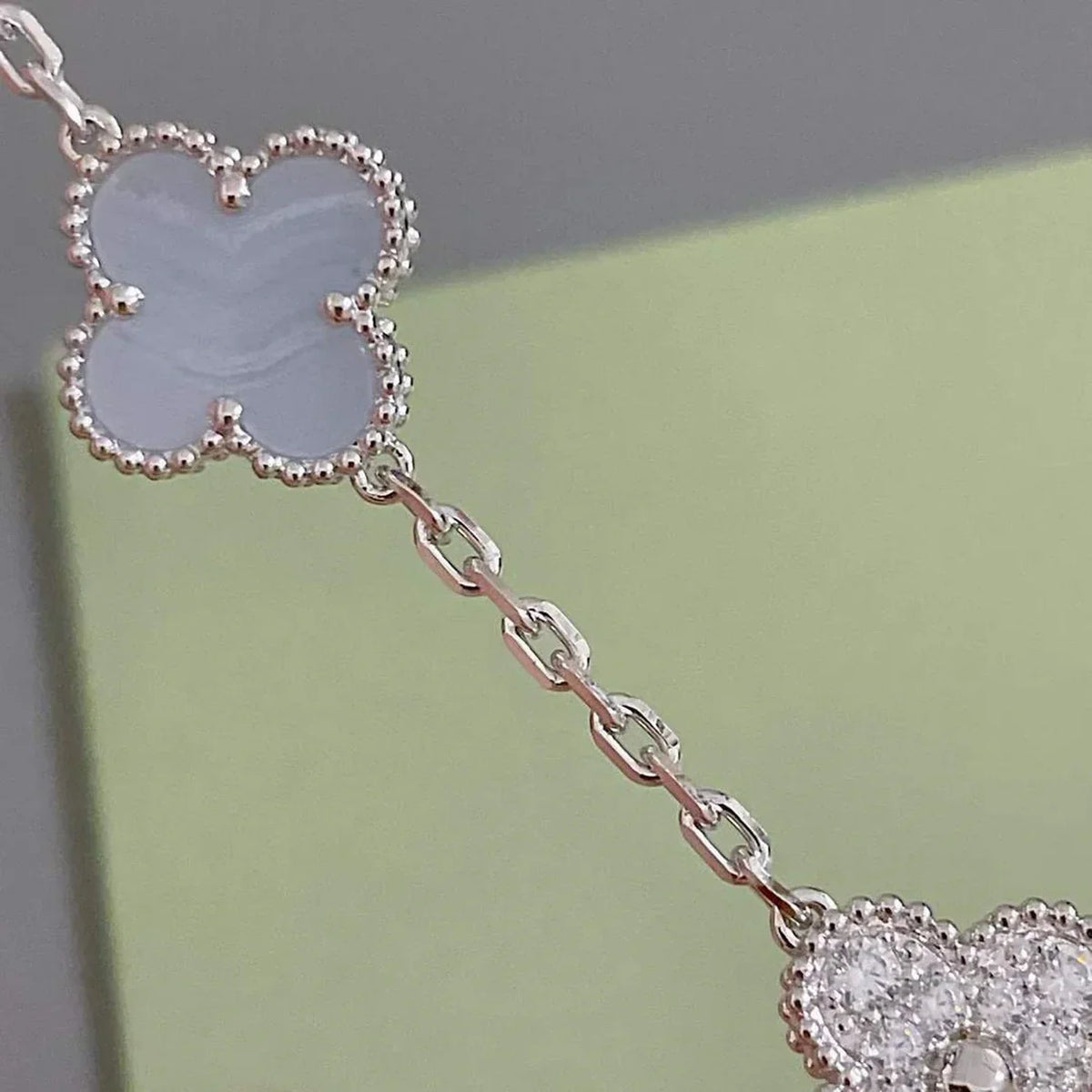 [OAKJURI Jewelry] CLOVER 5 MOTIF PURPLE CHALCEDONY BRACELET COLLECTION