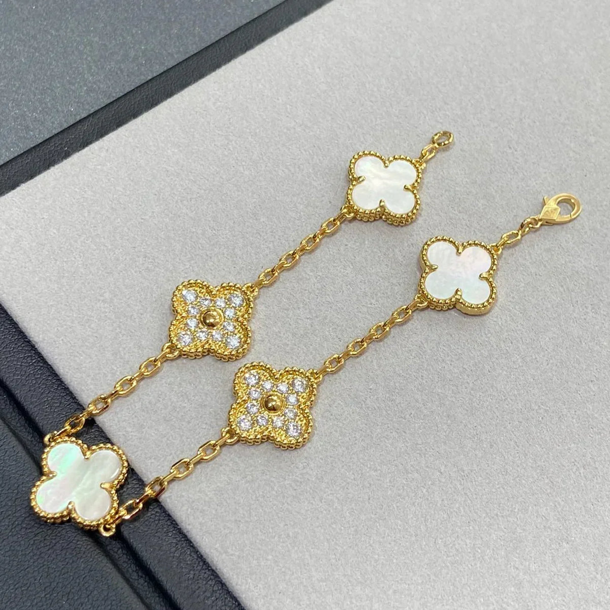 [OAKJURI Jewelry]CLOVER WHITE PEARL MOP 5 MOTIF BRACELET COLLECTION