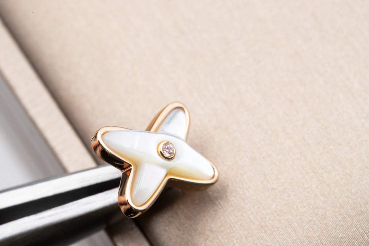 [OAKJURI Jewelry]JEUX DE WHITE MOP PINK GOLD DIAMOND EARRINGS