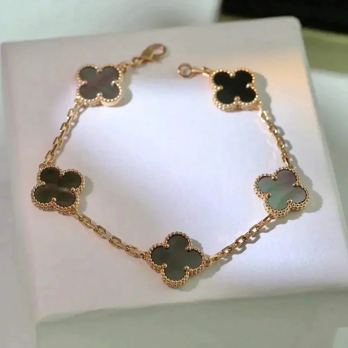 [OAKJURI Jewelry] CLOVER 5 MOTIF GRAY MOP BRACELET COLLECTION