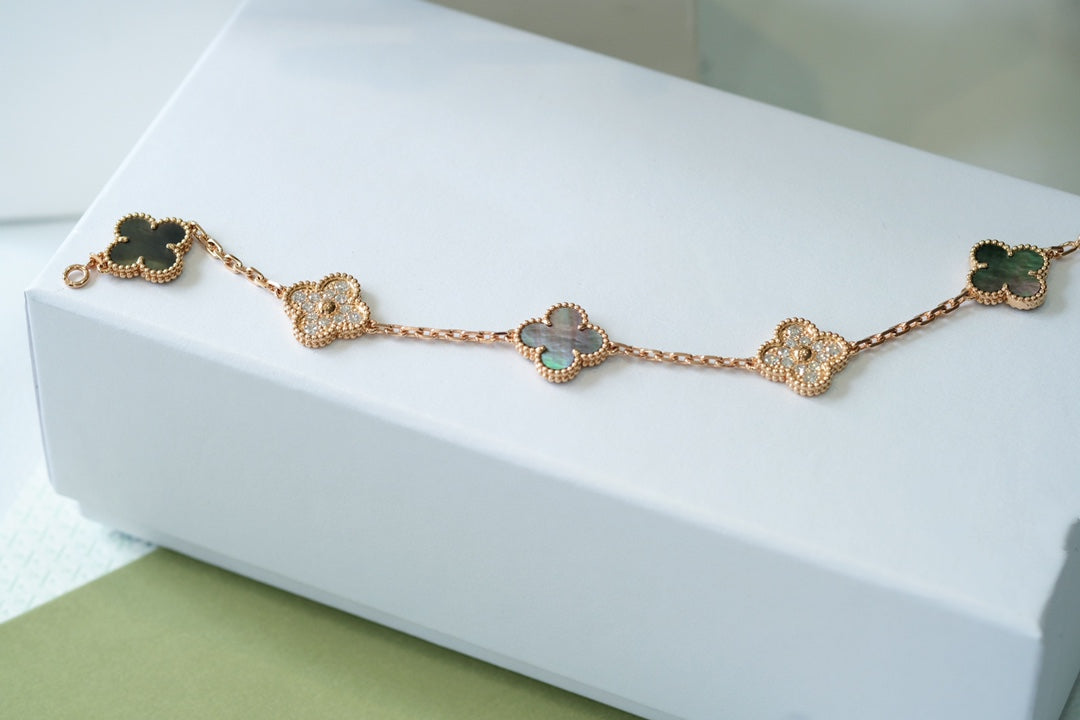 [OAKJURI Jewelry] CLOVER 5 MOTIF GRAY MOP BRACELET COLLECTION