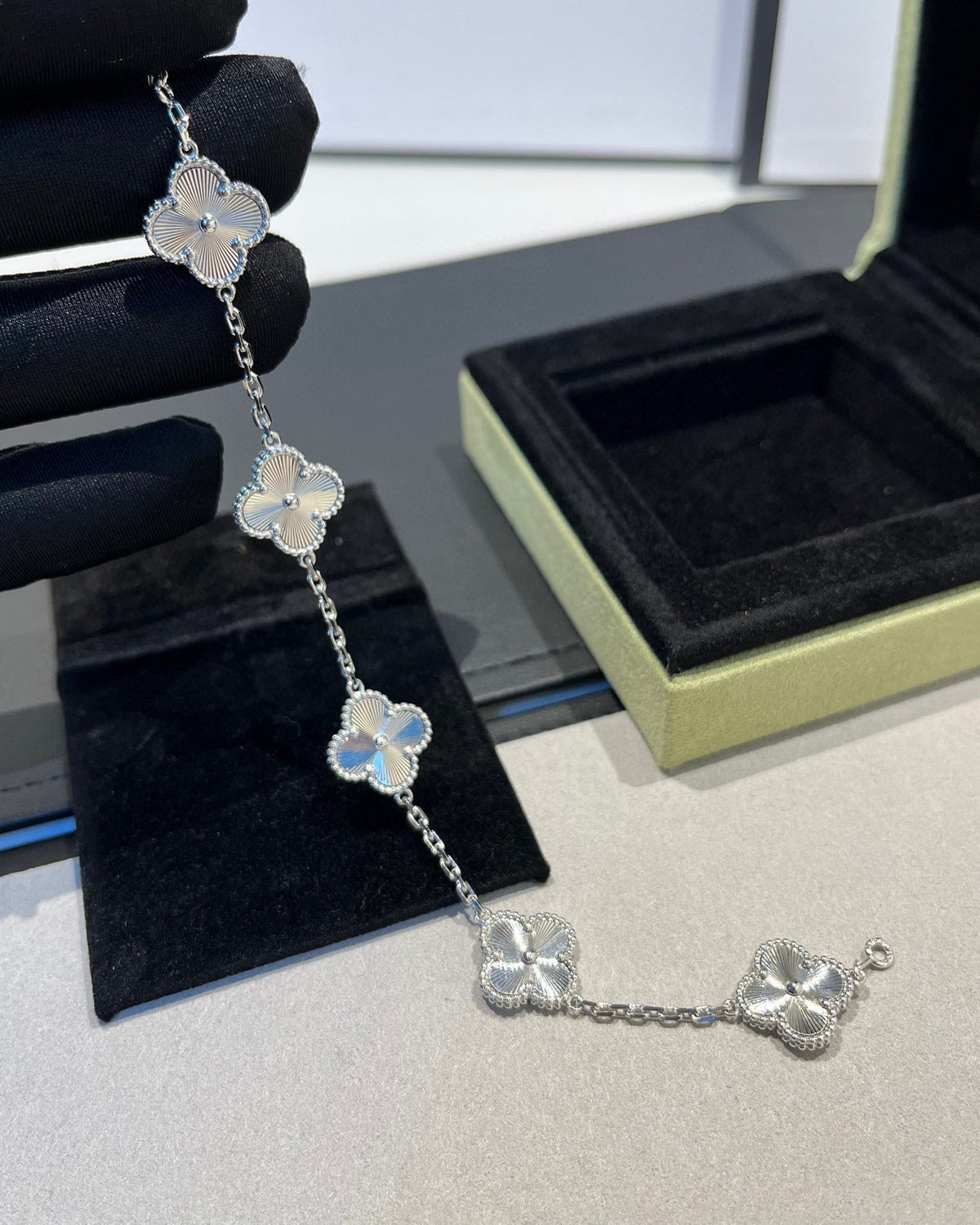 [OAKJURI Jewelry] CLOVER 5 MOTIF LASER BRACELET COLLECTION